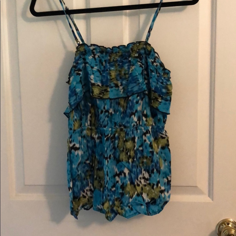 Tank top with removable adjustable straps.
